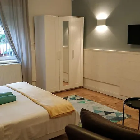 3 * Komárom